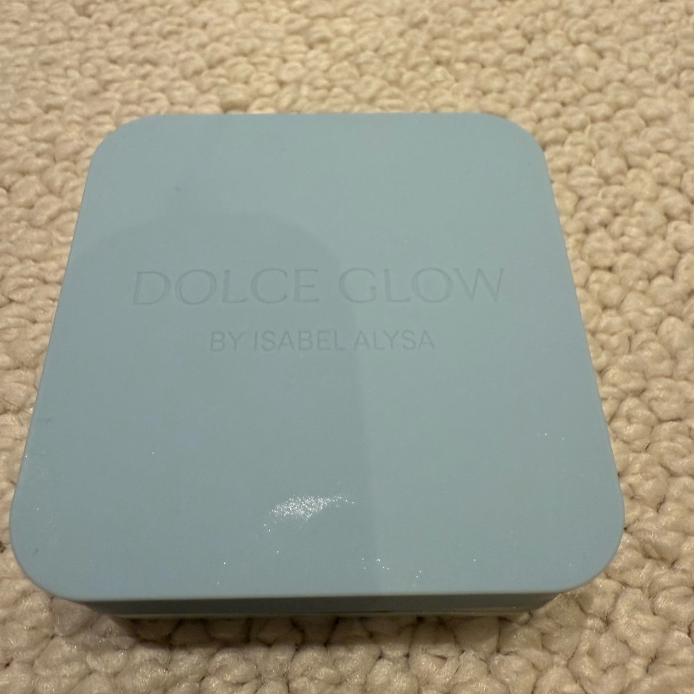 Dolce glow shimmer sunscreen